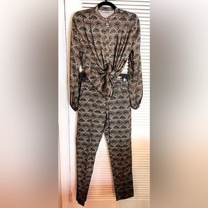 Summum Two Piece Outfit. Top Size 34 (US 2) Pants Sz 36 (US 4) in mint condition